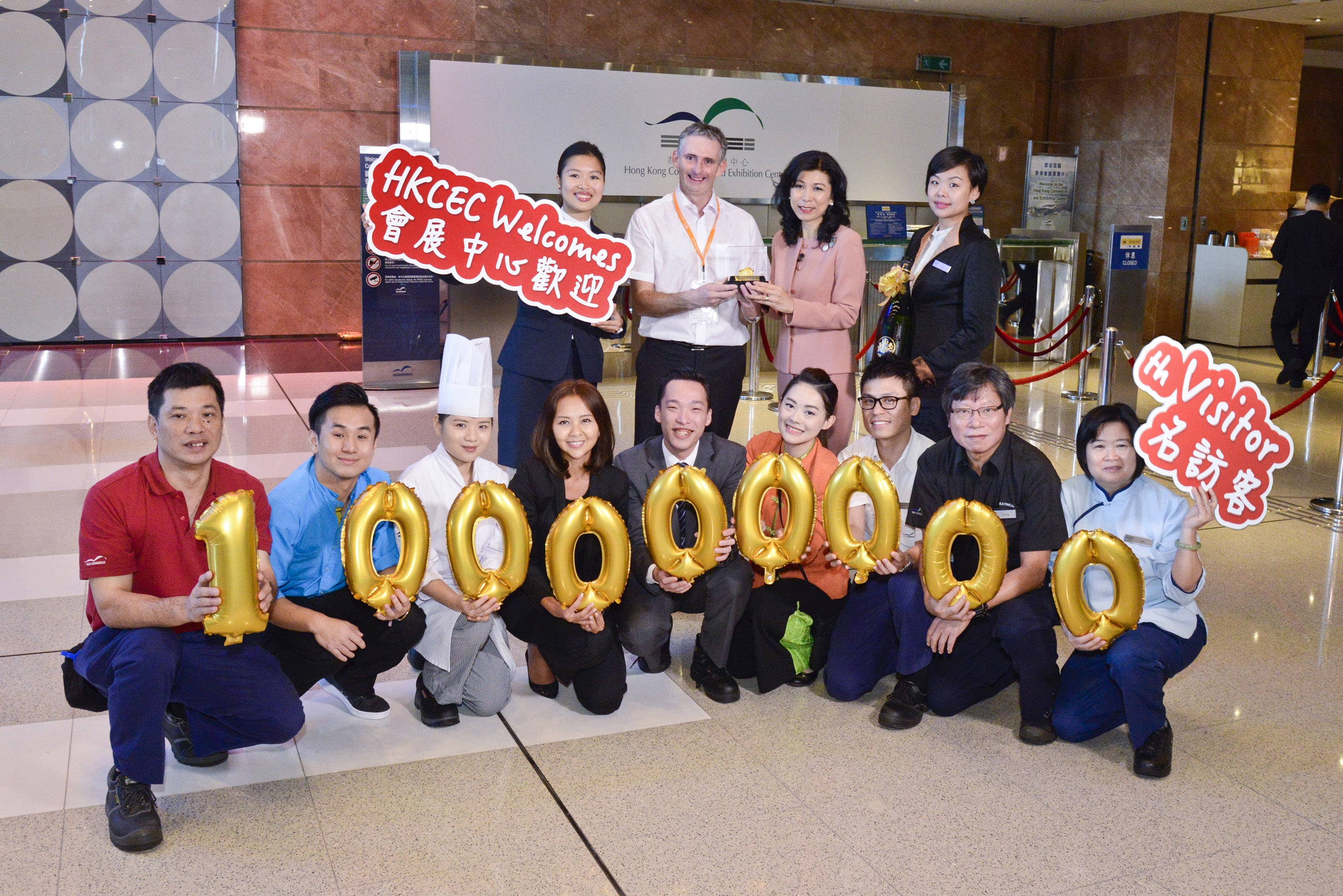 Status International director goes for gold at Hong Kong show