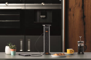 ML2202FT Knightsbridge Pop Up FASTCHARGE Towers 3 002 Knightsbridge’s towers of power bring FASTCHARGE to the home and office