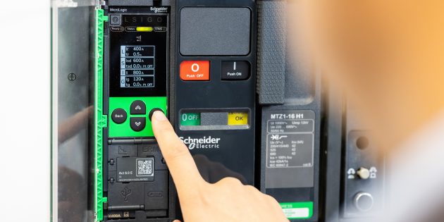 Schneider Electric transforms power distribution in critical industries with MasterPacT MTZ Active
